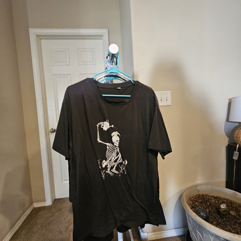 Bundle Of 6 Skeleton And Halloween Shirts